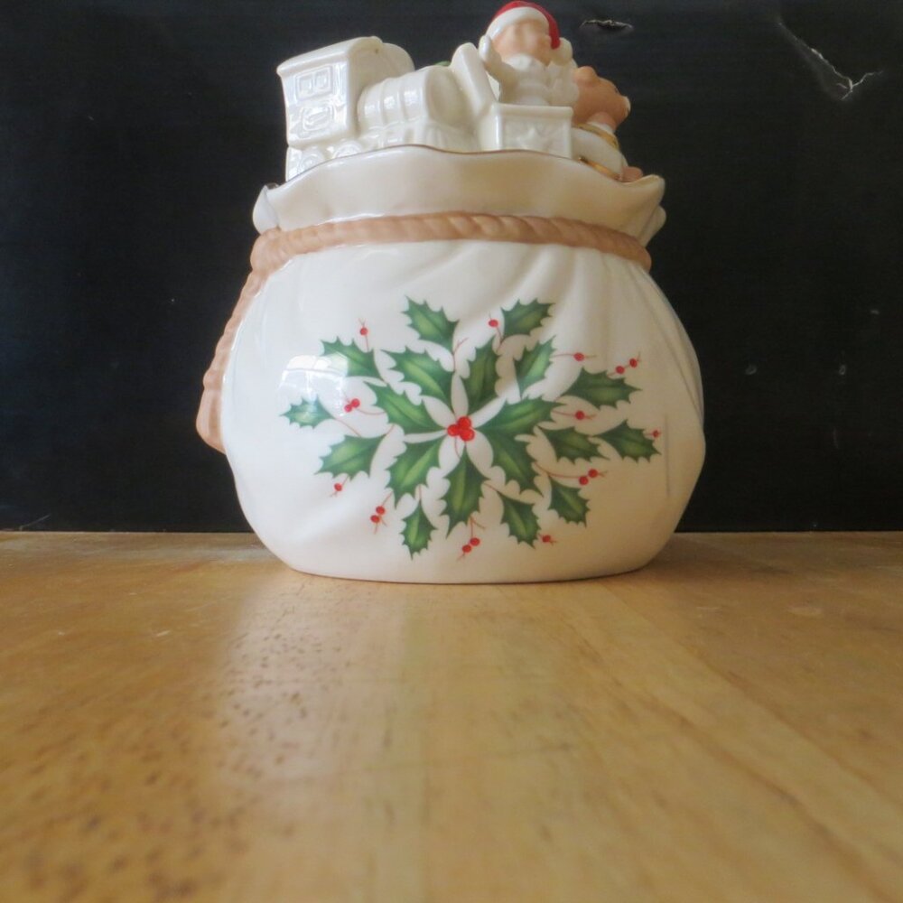 Lenox China Holiday Figural Cookie Jar, 64 oz, Porcelain